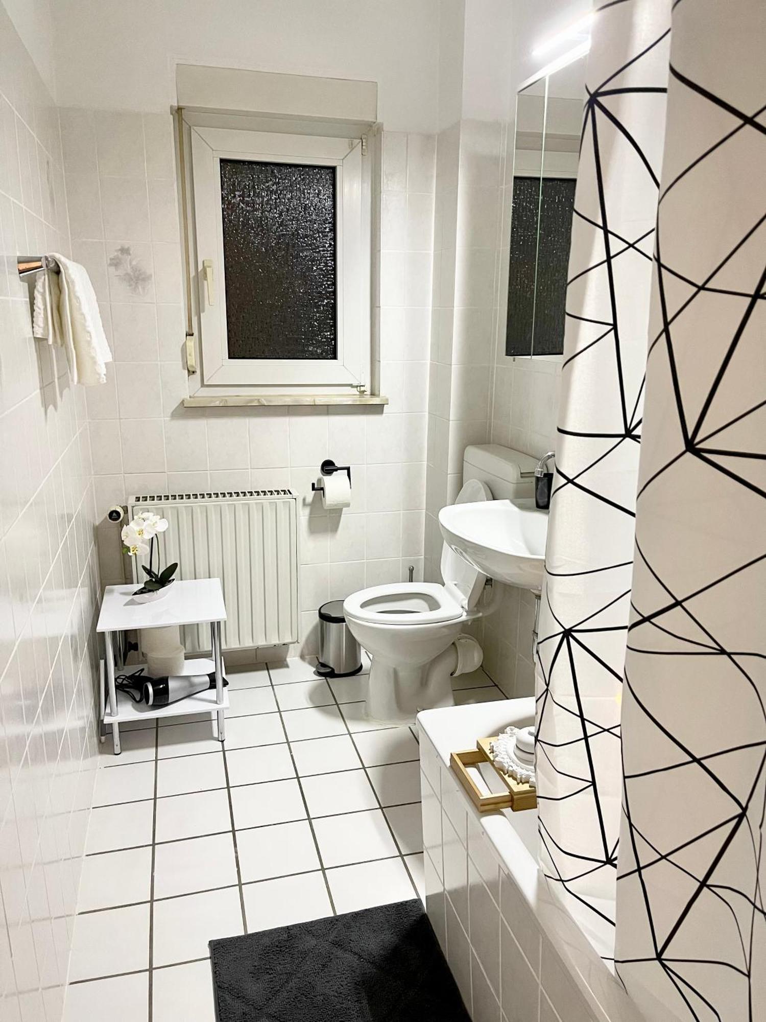Tunnel Apartment - Nordbahntrasse, Kontaktloser Self-Check-In, Netflix Wuppertal Buitenkant foto